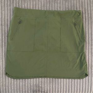 Athleta skort - zipper pockets